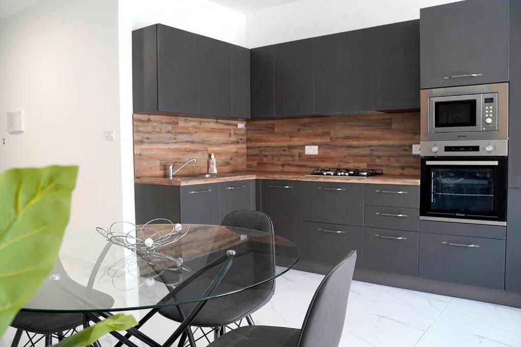 Luxurious Apartment Next To The Sea Gzira Exterior foto